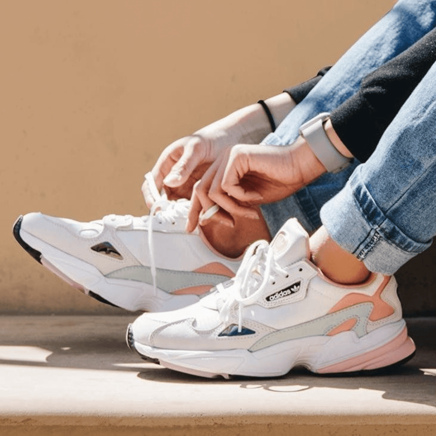 Falcon off white y rosa claro