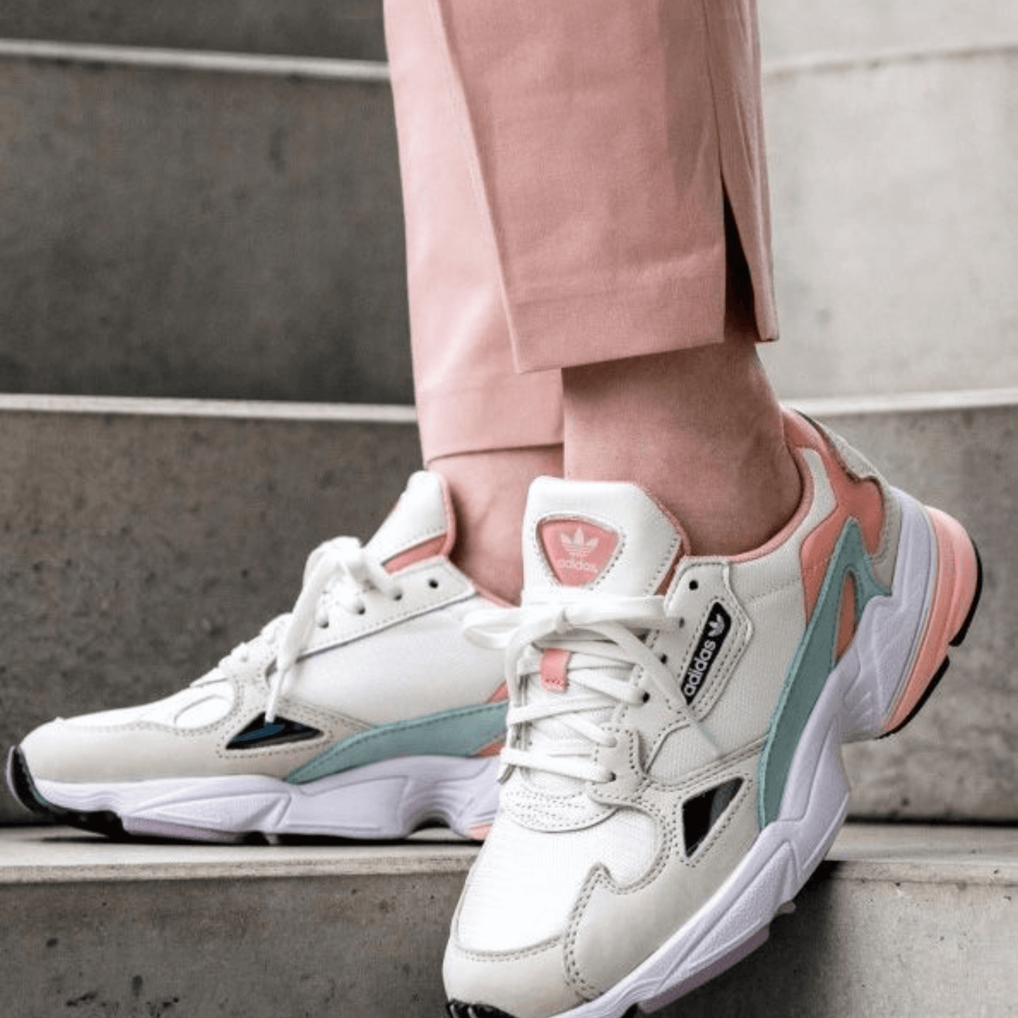 Falcon off white y rosa claro