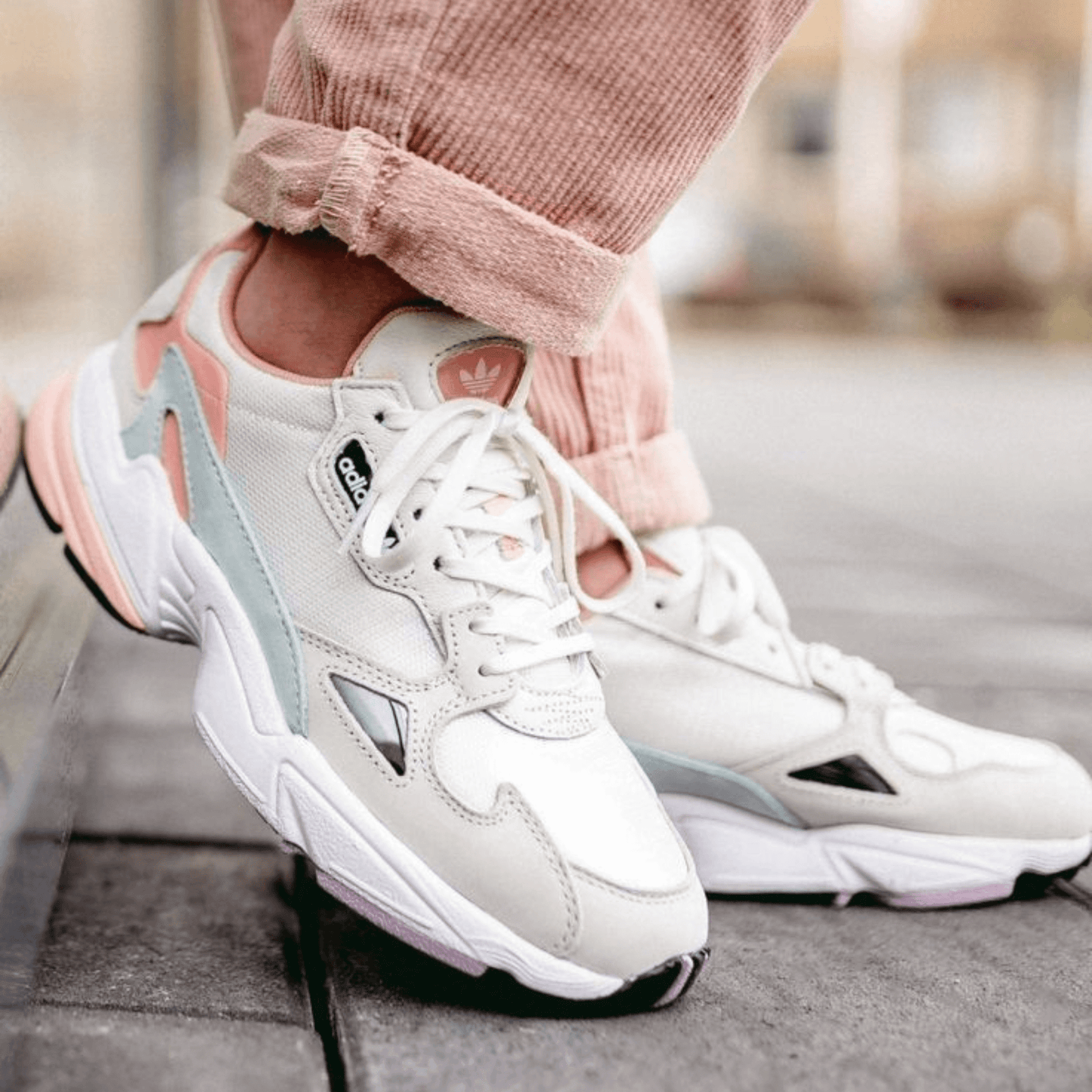 Falcon off white y rosa claro