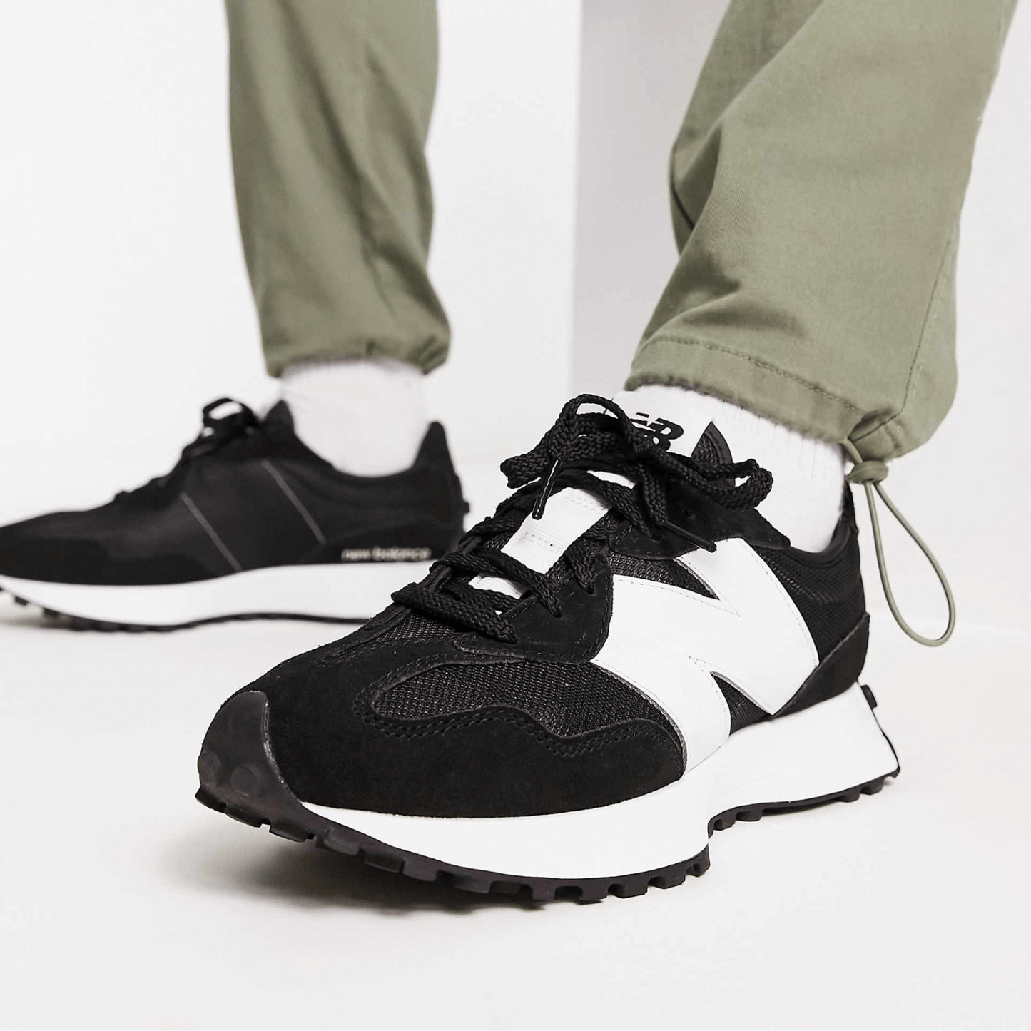 NB 327 negro y blanco
