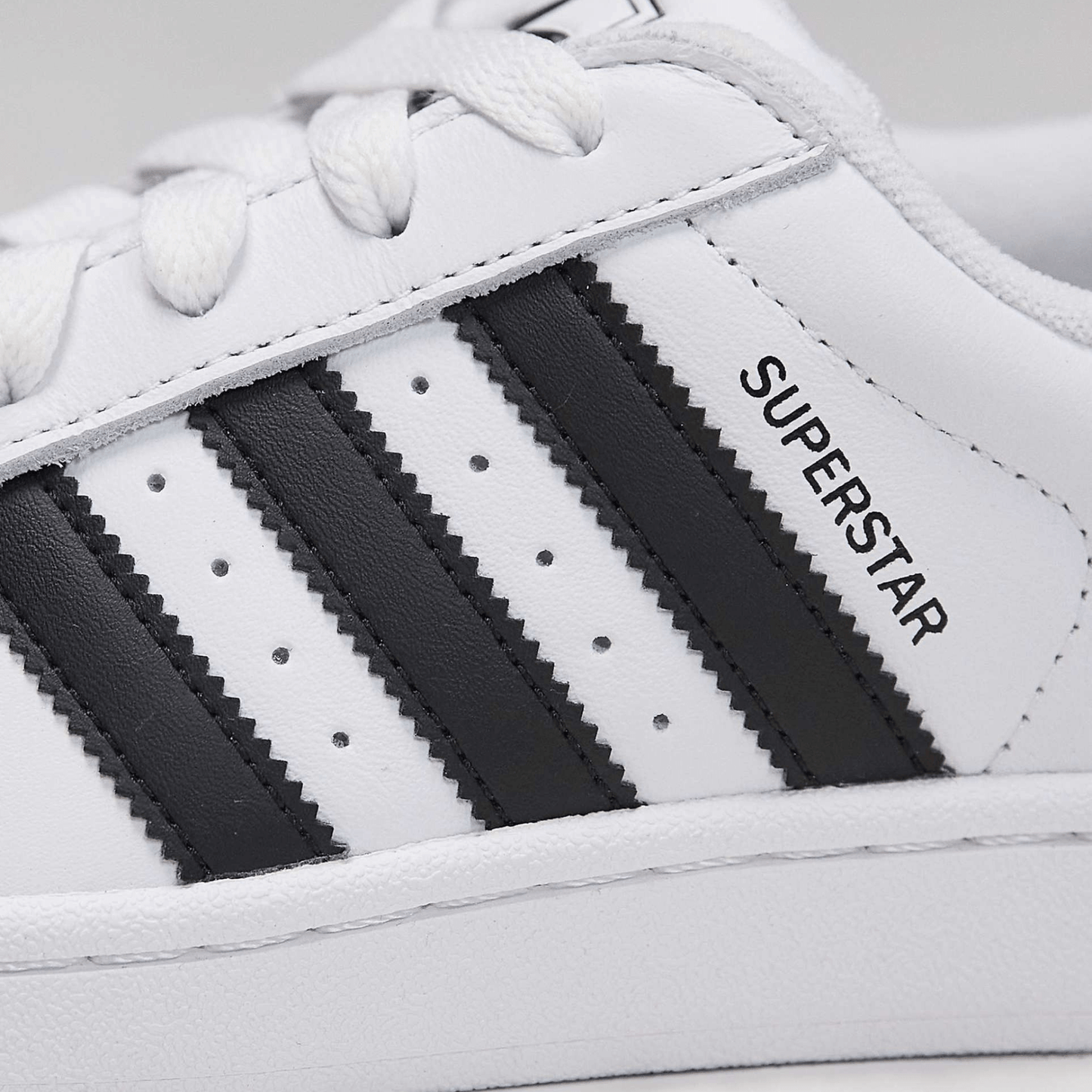 Superstar blanco y negro