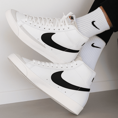 Blazer Mid '77 Vintage blanco y negro