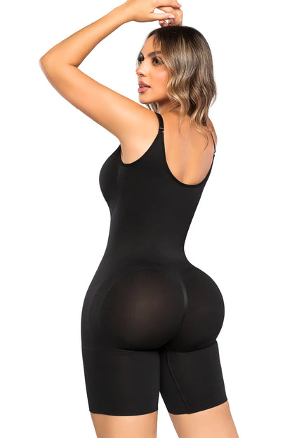 Body Seamfree SMI7153 con tirantes y media pierna, moldeo y compresión