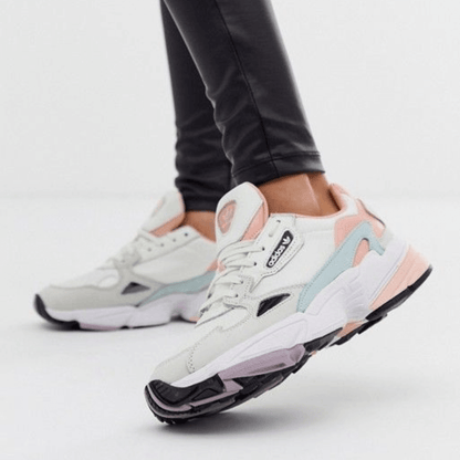 Falcon off white y rosa claro