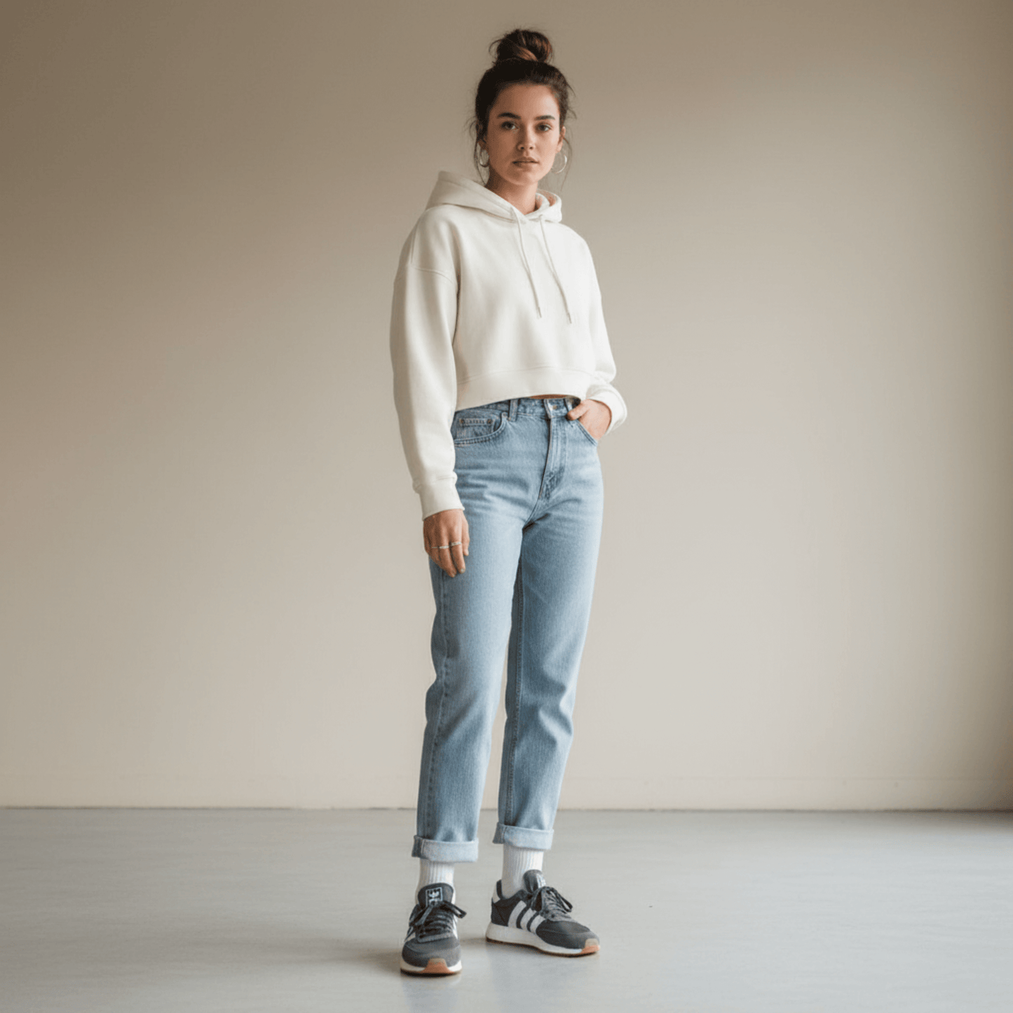 Iniki gris y blanco