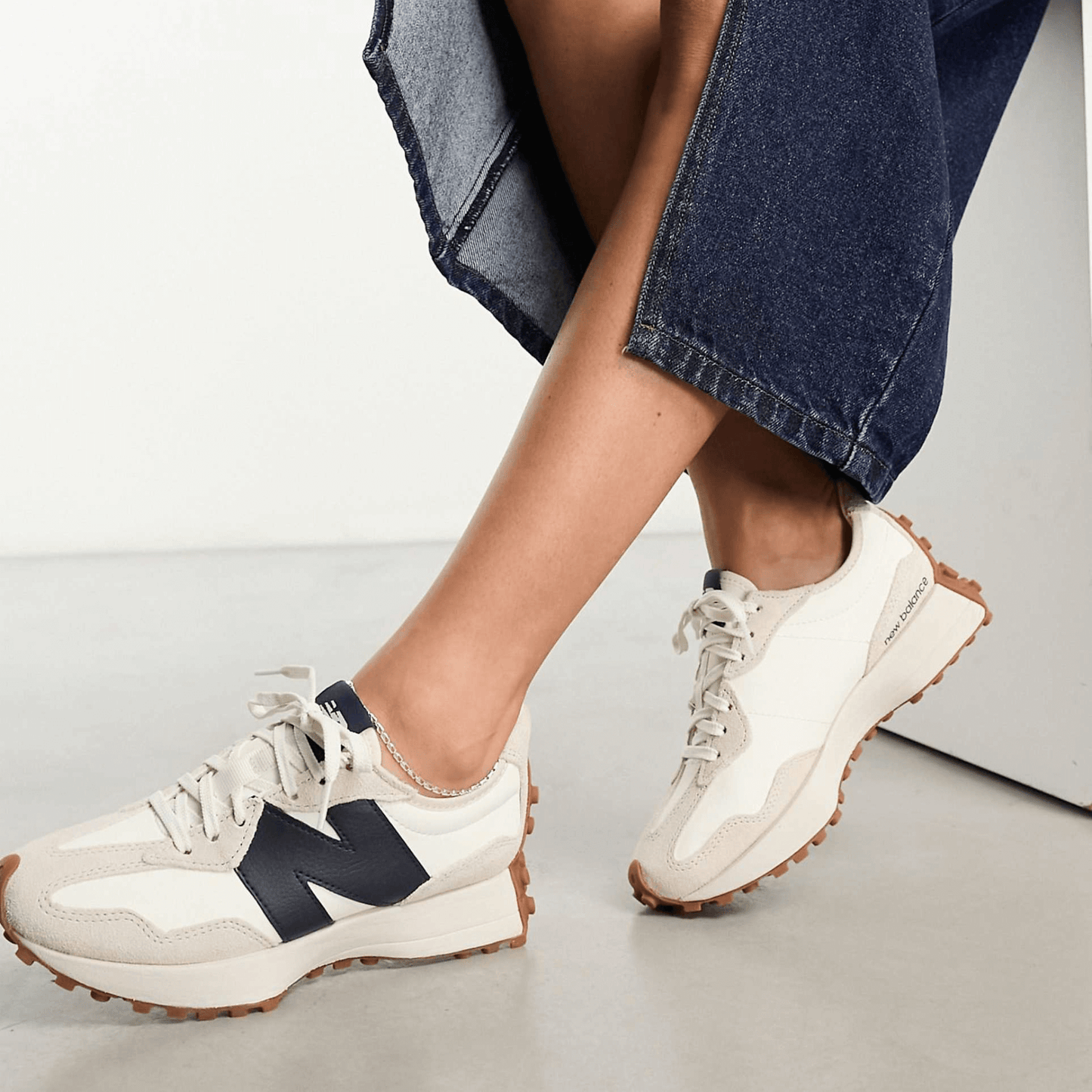 NB 327 blanco y azul