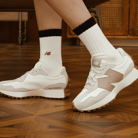 NB 327 blanco y beige