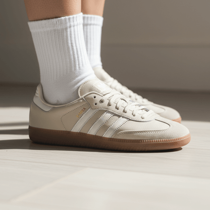 Samba OG beige y blanco