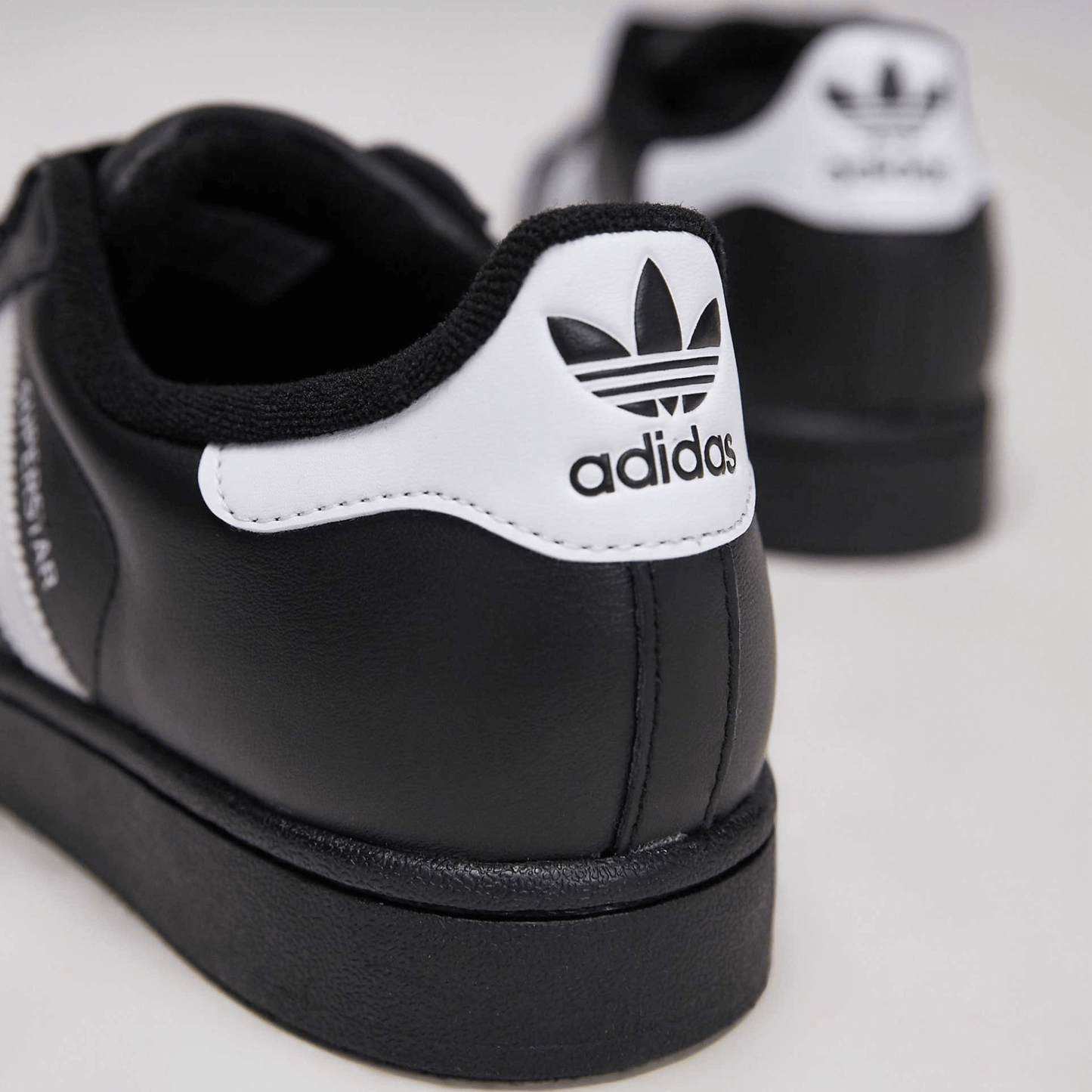 Superstar negro y blanco